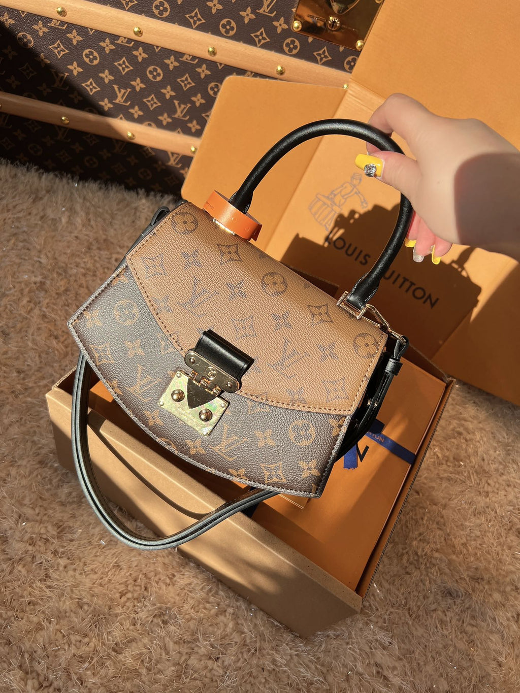 LV Pochette Metis Monogram Reverse Canvas Handle Crossbody Bag with Leather Trim and Shoulder Strap (24 x 18 x 7) cm