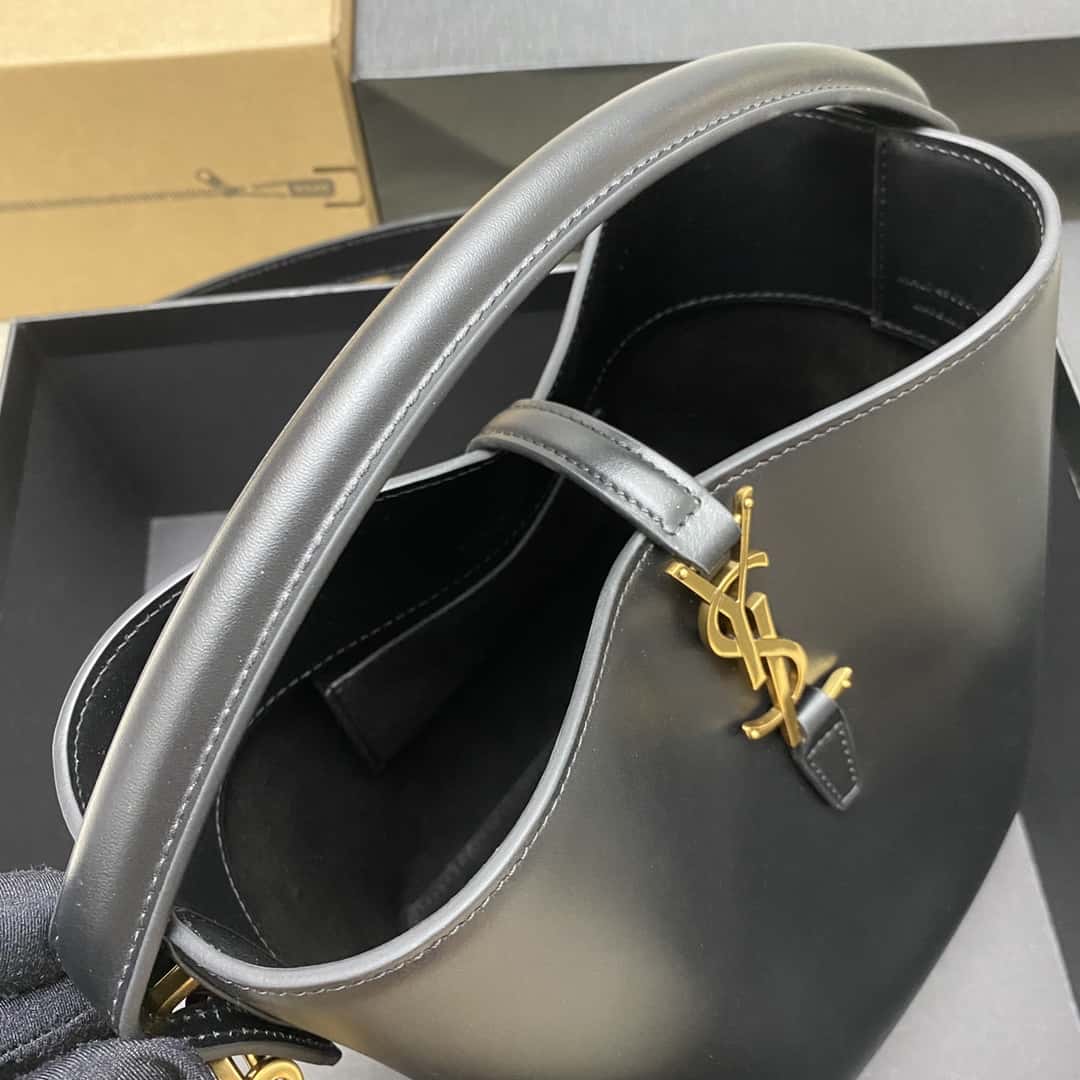 Louis Vuitton NEW WAVE MULTI-POCHETTE Handbag