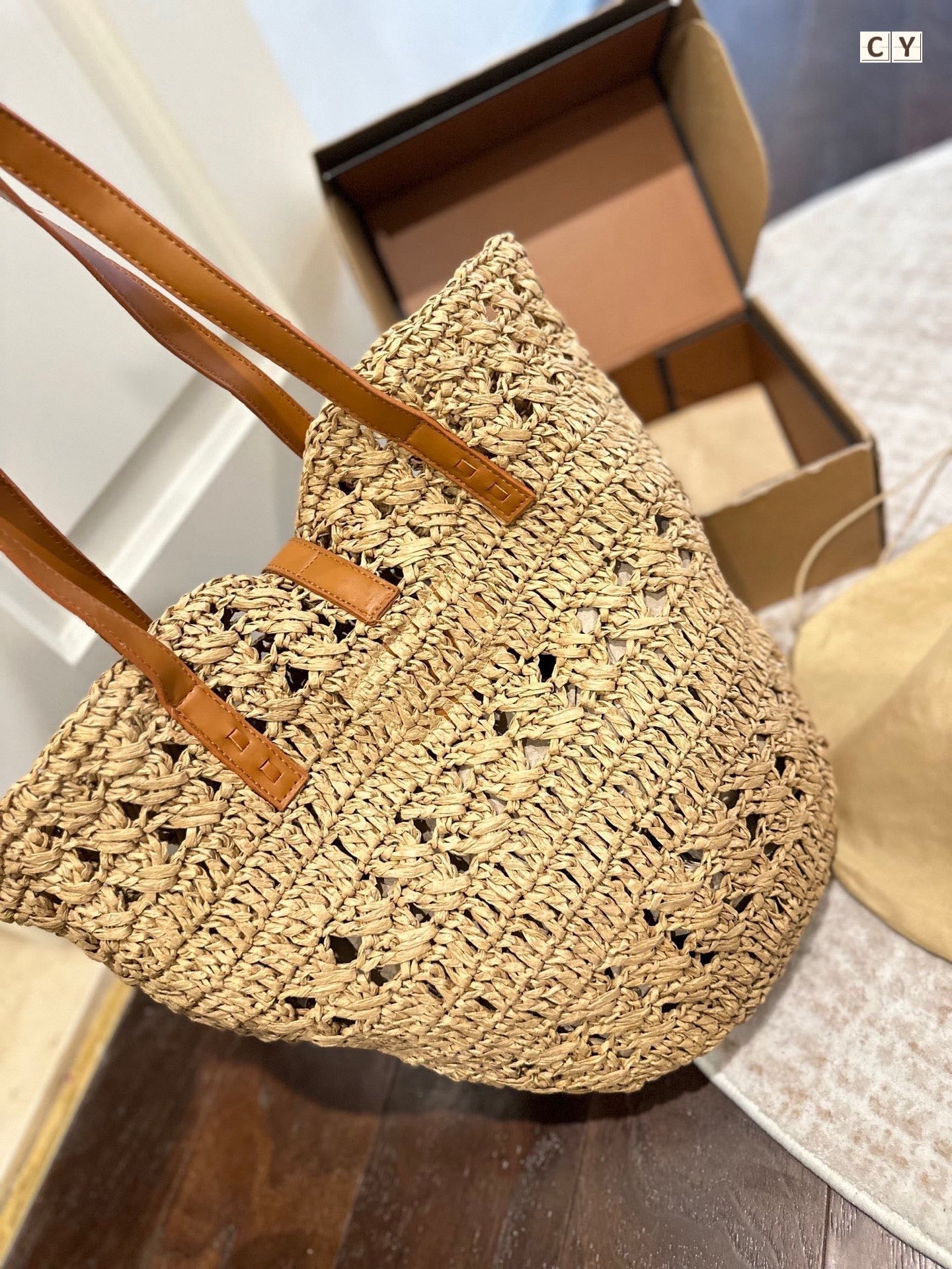 YSL PANIER MEDIUM IN RAFFIA AND VEGETABLE-TANNED LEATHER