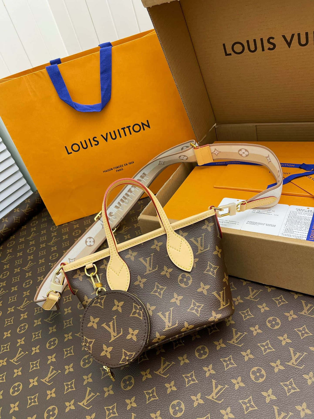LV Neverfull MM Monogram Canvas Tote Shoulder Bag with Leather Trim and Pouch