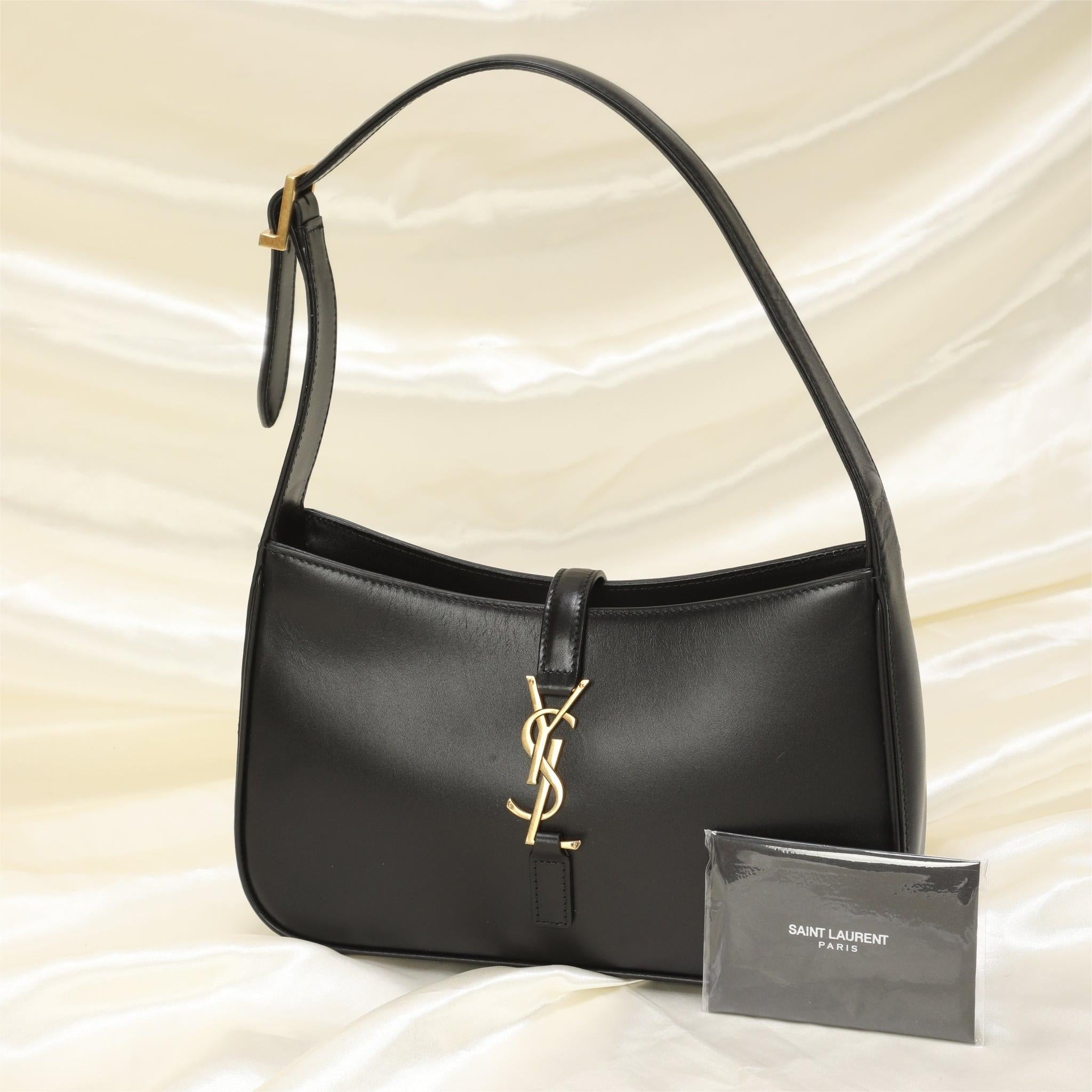 Saint Laurent Le 5 ¨¤ 7 Hobo Bag In Patent Leather - Black - Women